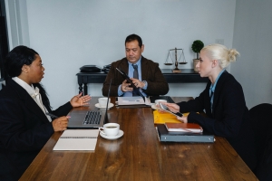 Une proposition pour renforcer la place des femmes dans les instances dirigeantes des entreprises cotées